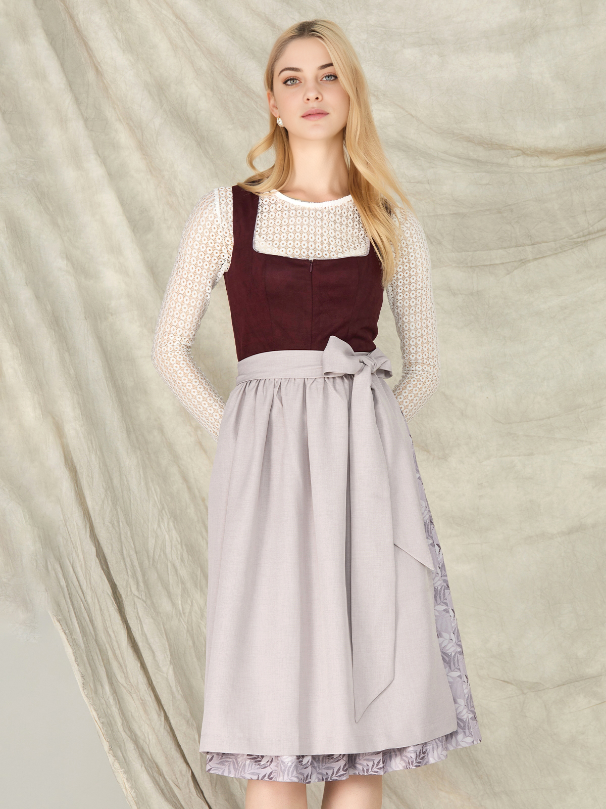 Modernes Dirndl in Lila – schlanke Silhouette und hochwertiger Stoff