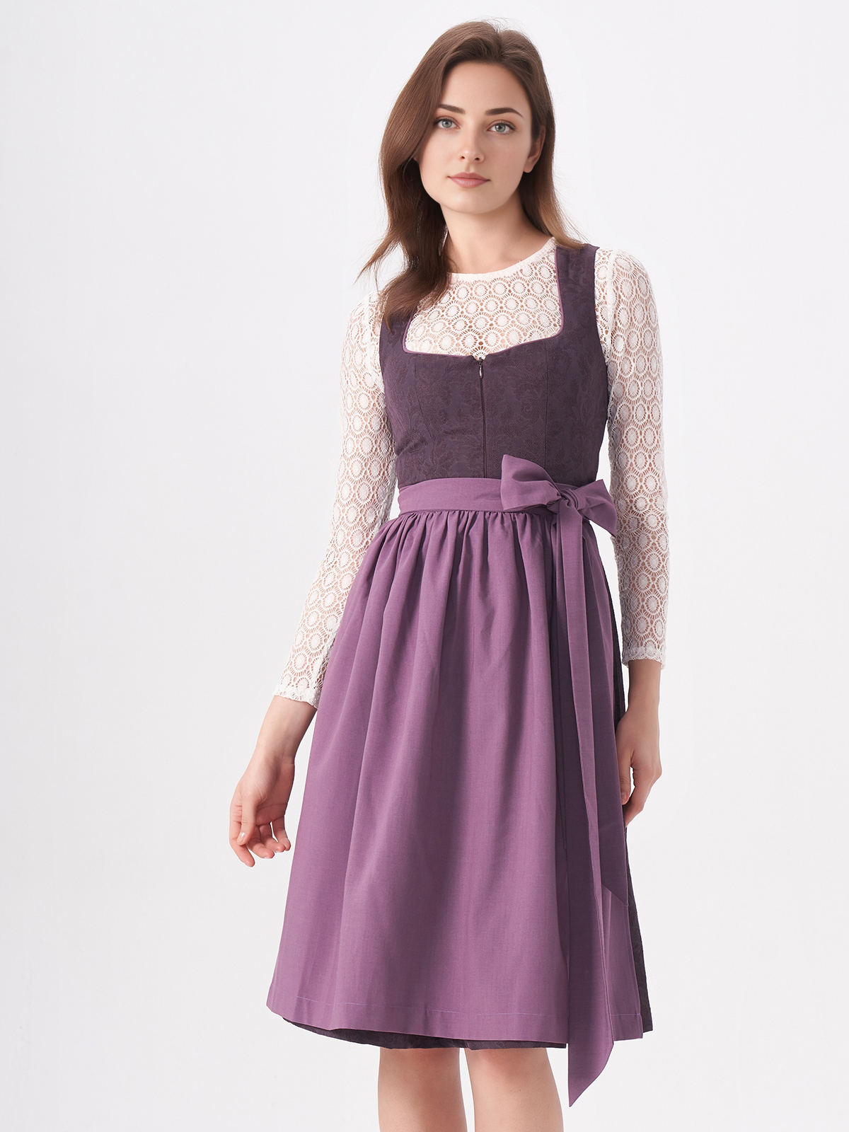 Schwarzes kurzes Dirndl mit lila Akzenten