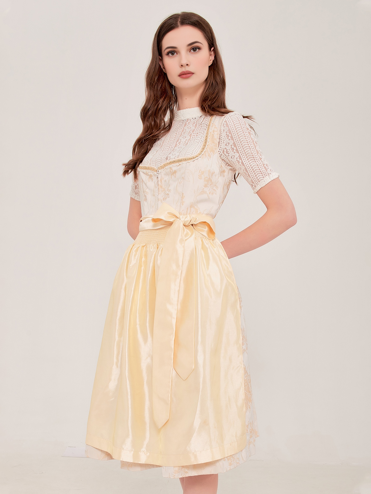 Dirndl aus Samt in Gelb