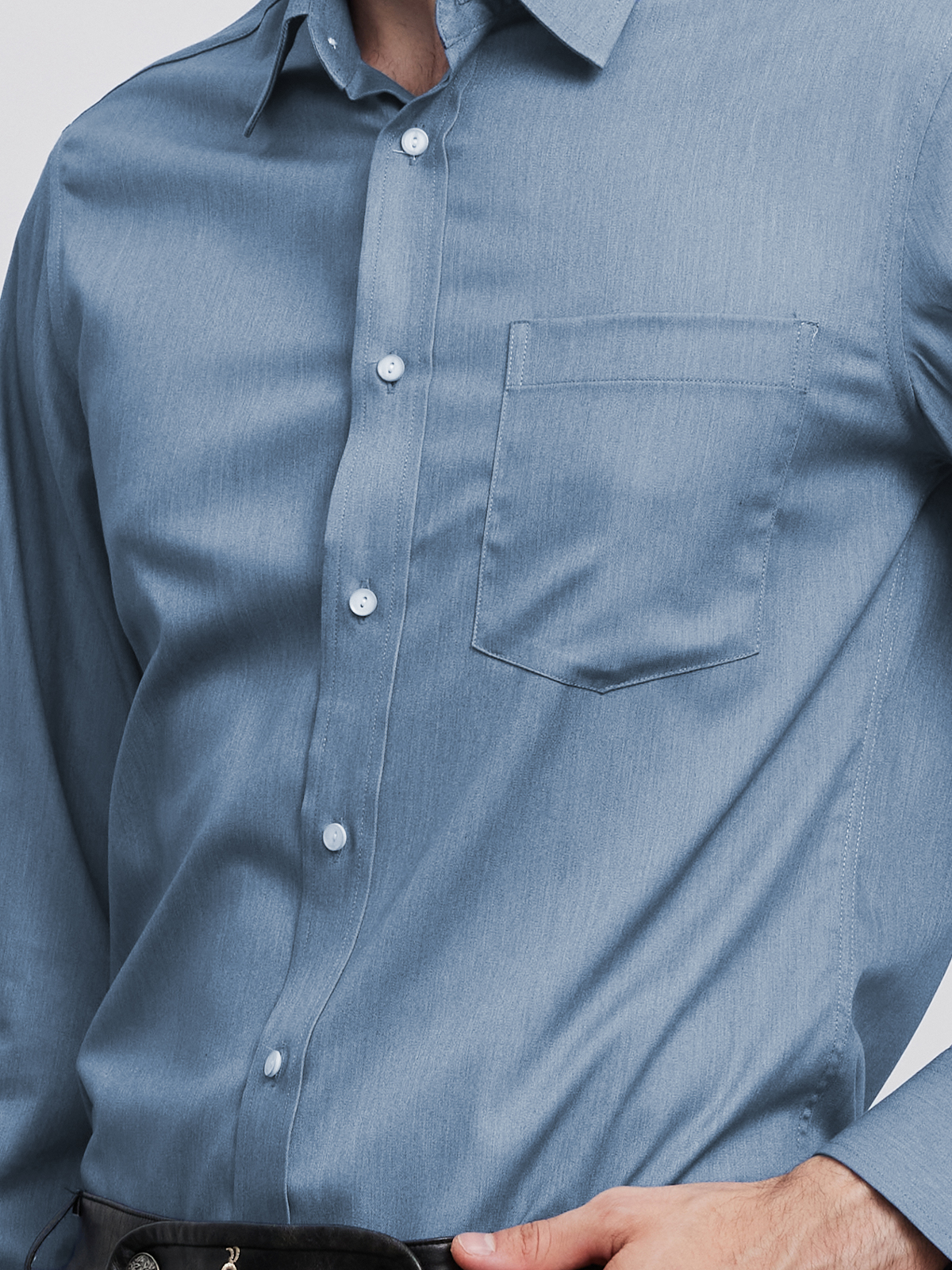 Ein elegantes Dirndl in Blau und Grün, perfekt für festliche Anlässe.
