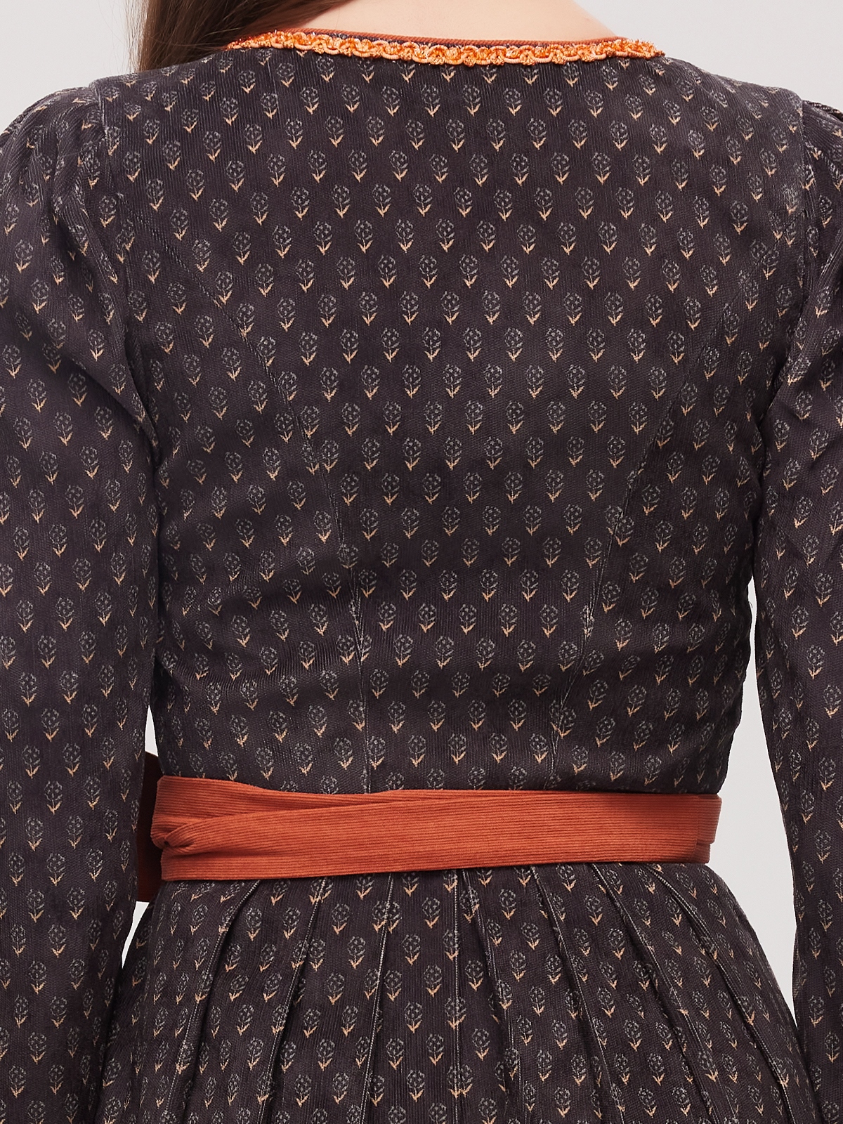 Ehreer Dirndl in Schwarz – zeitlos elegant