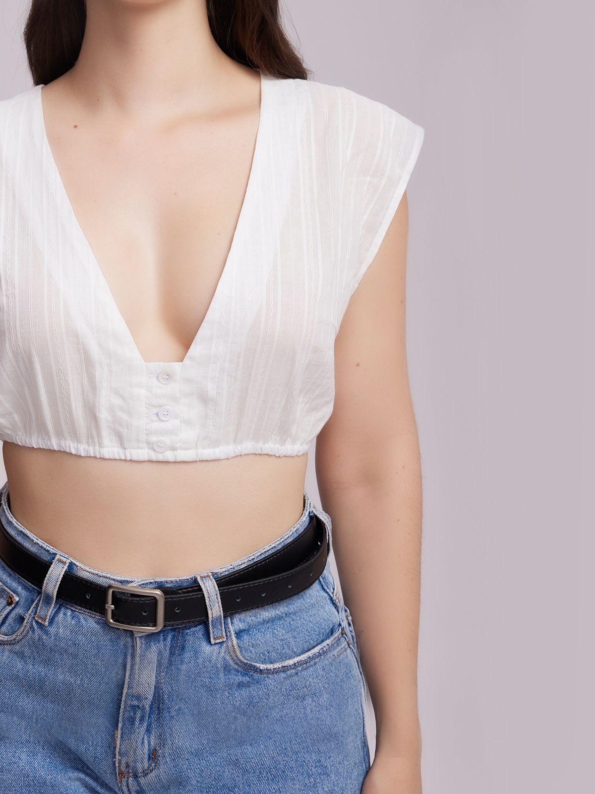 Modernes Dirndl in Weiß mit femininem Schnitt