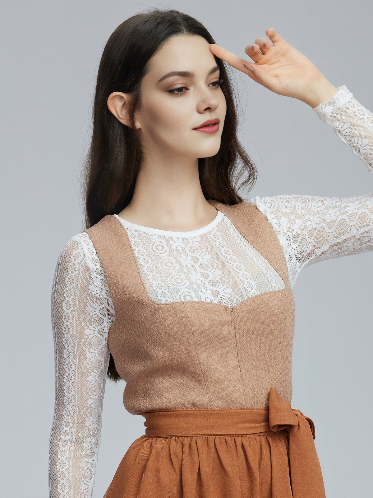 Dirndl in Braun mit dunkelgrünen Akzenten
