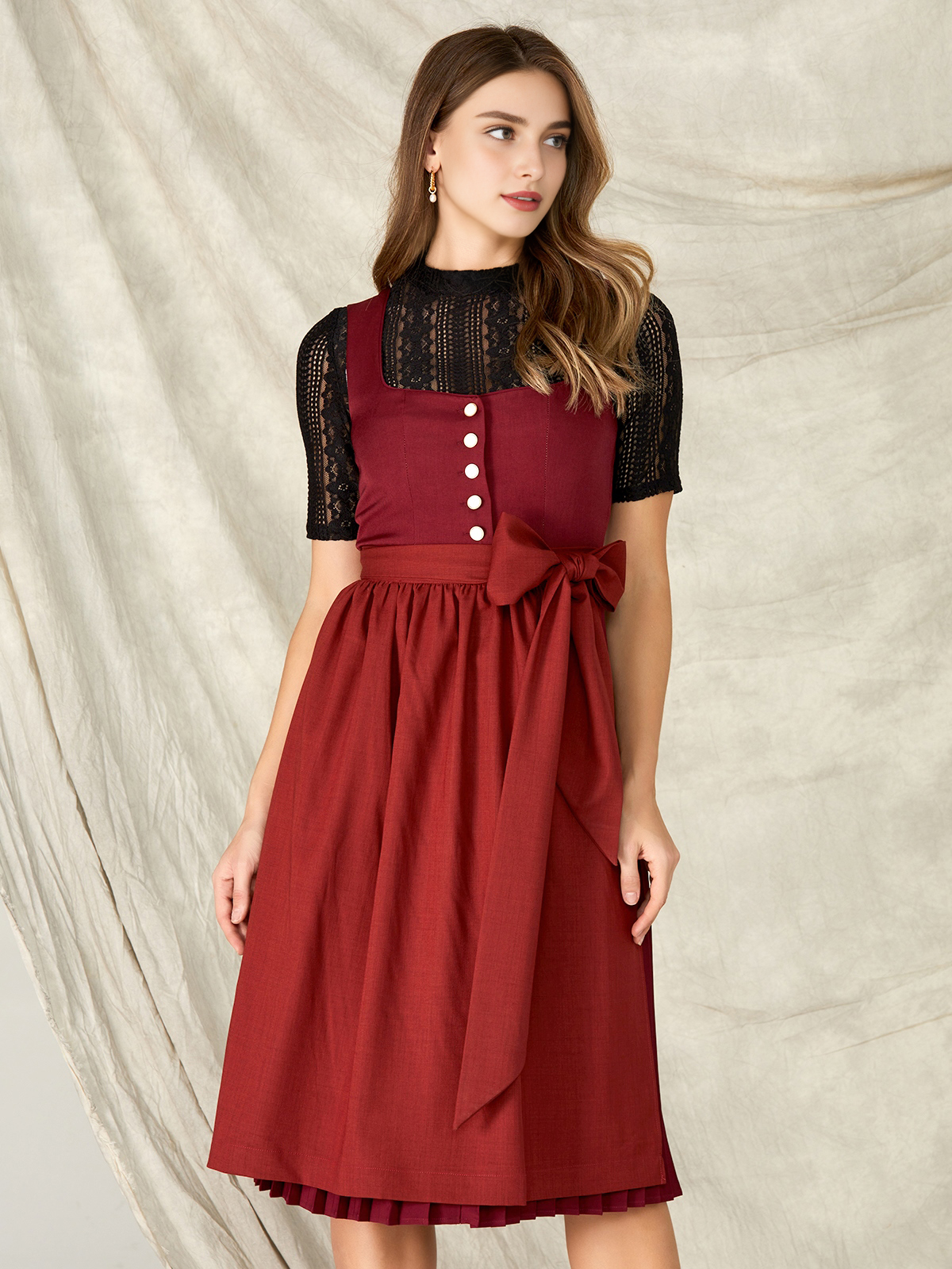 Ehreer Dirndl in Rot – Eleganz und Tradition