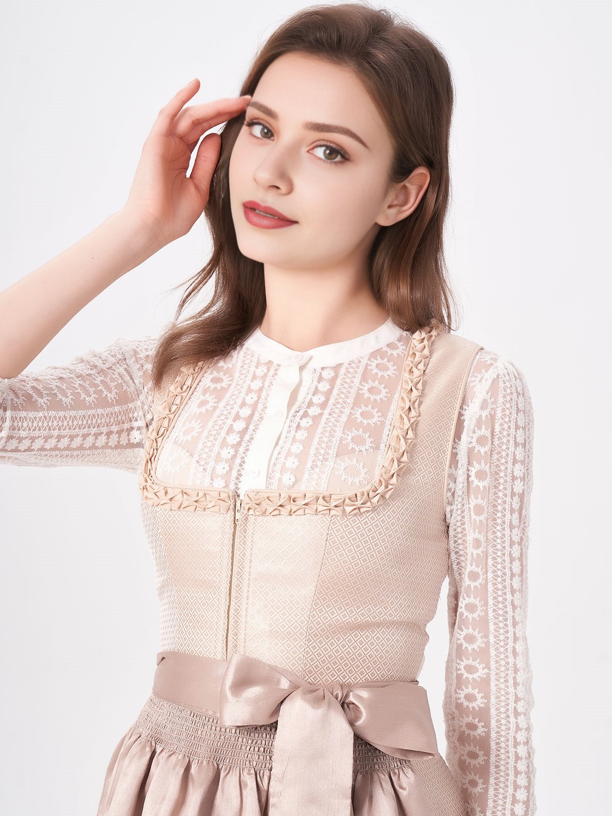 Einzigartiges Dirndl-Design von Sun Leon