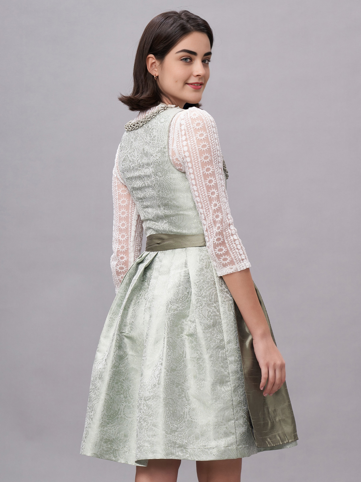 Dirndl in hellem salbeigrün