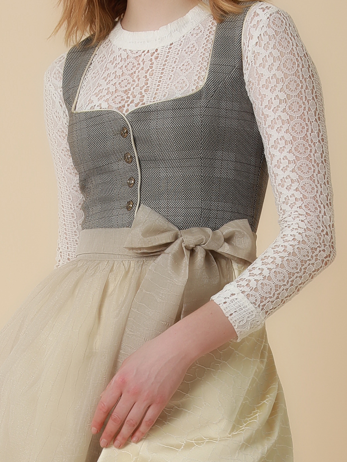 Ehreer Dirndl in Grau