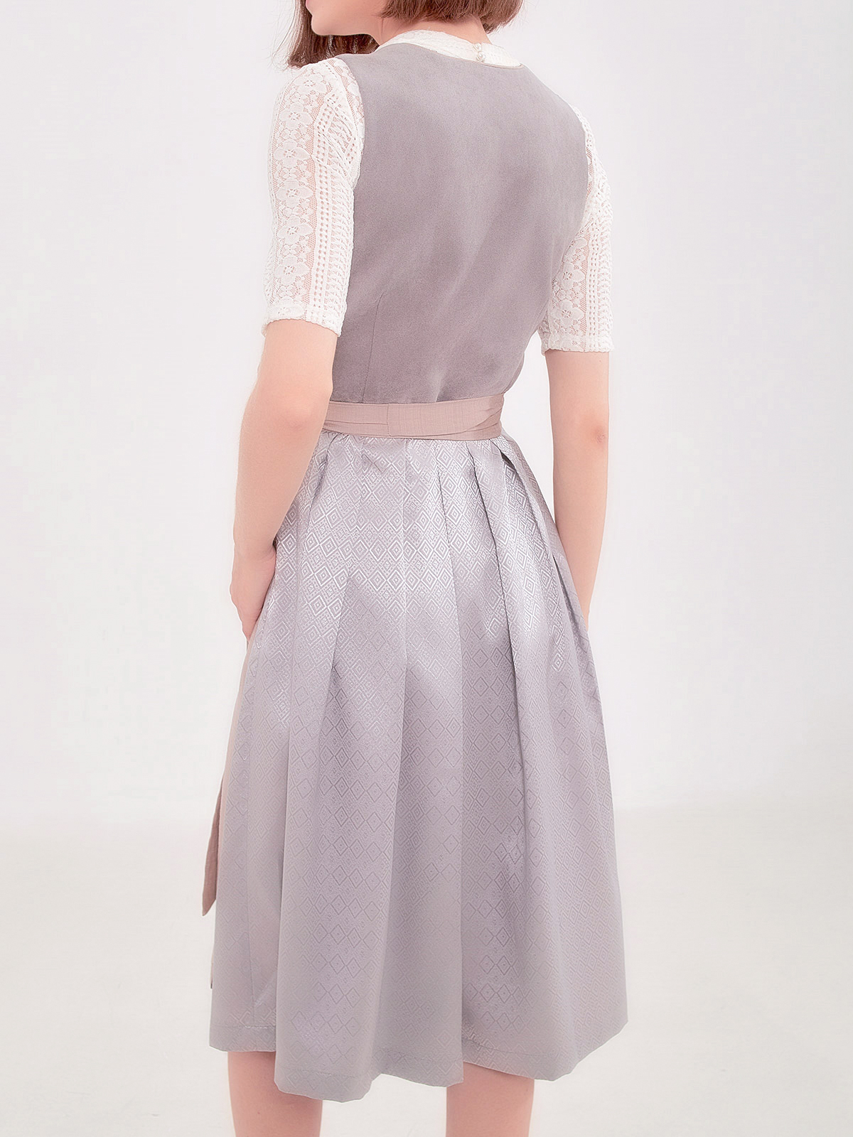 Dirndlbluse mit Lochausschnitt in Grau