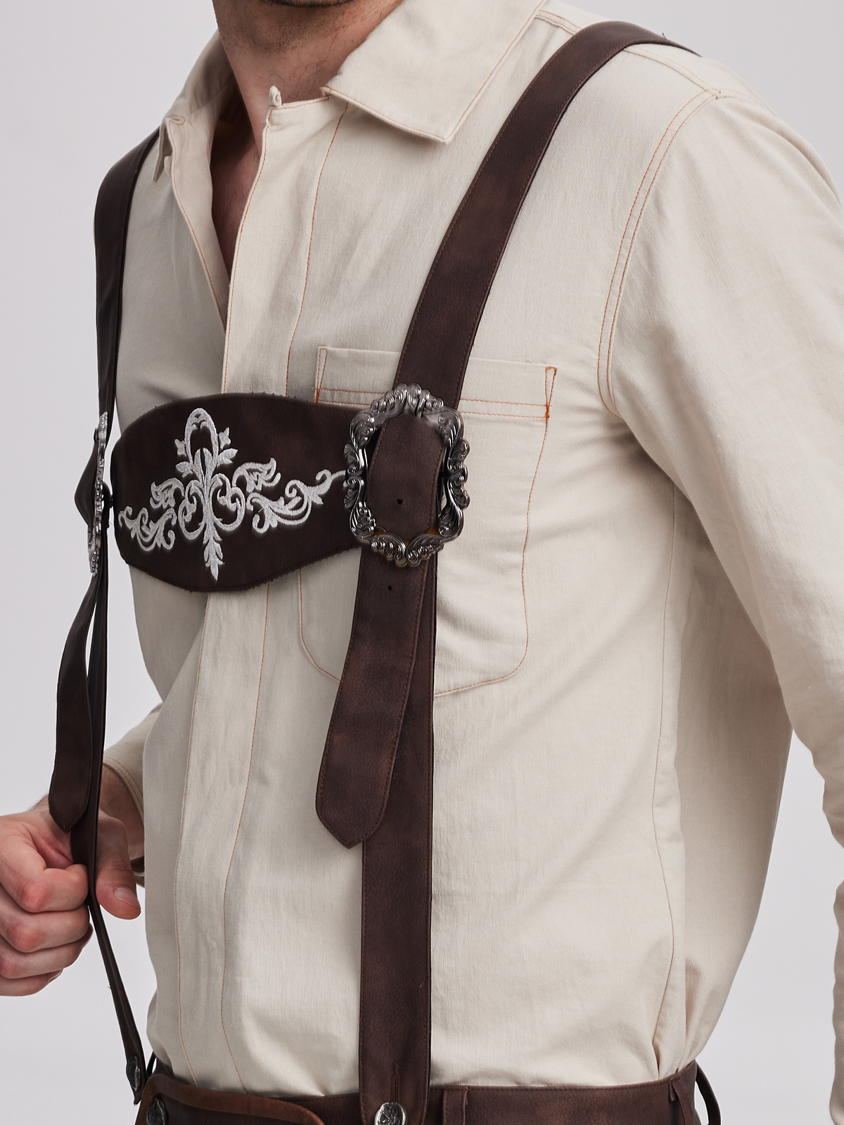 Modernes Dirndl in dunkelblauem Samt