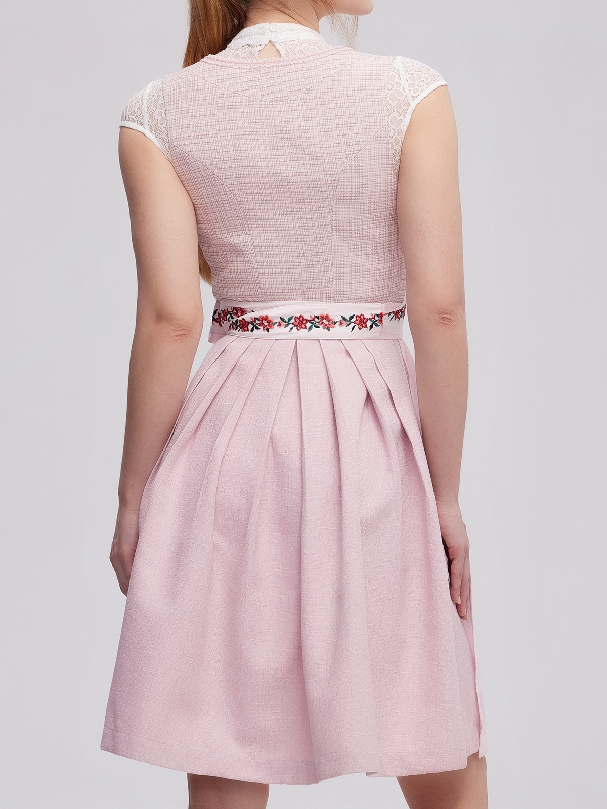 Dirndl Samt Rosa – Eleganz und Tradition vereint