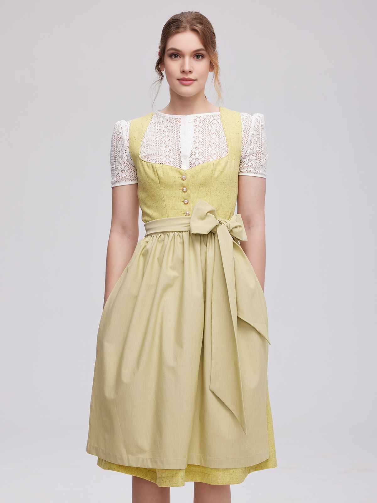 Gelbes Dirndl mit modernem Schnitt