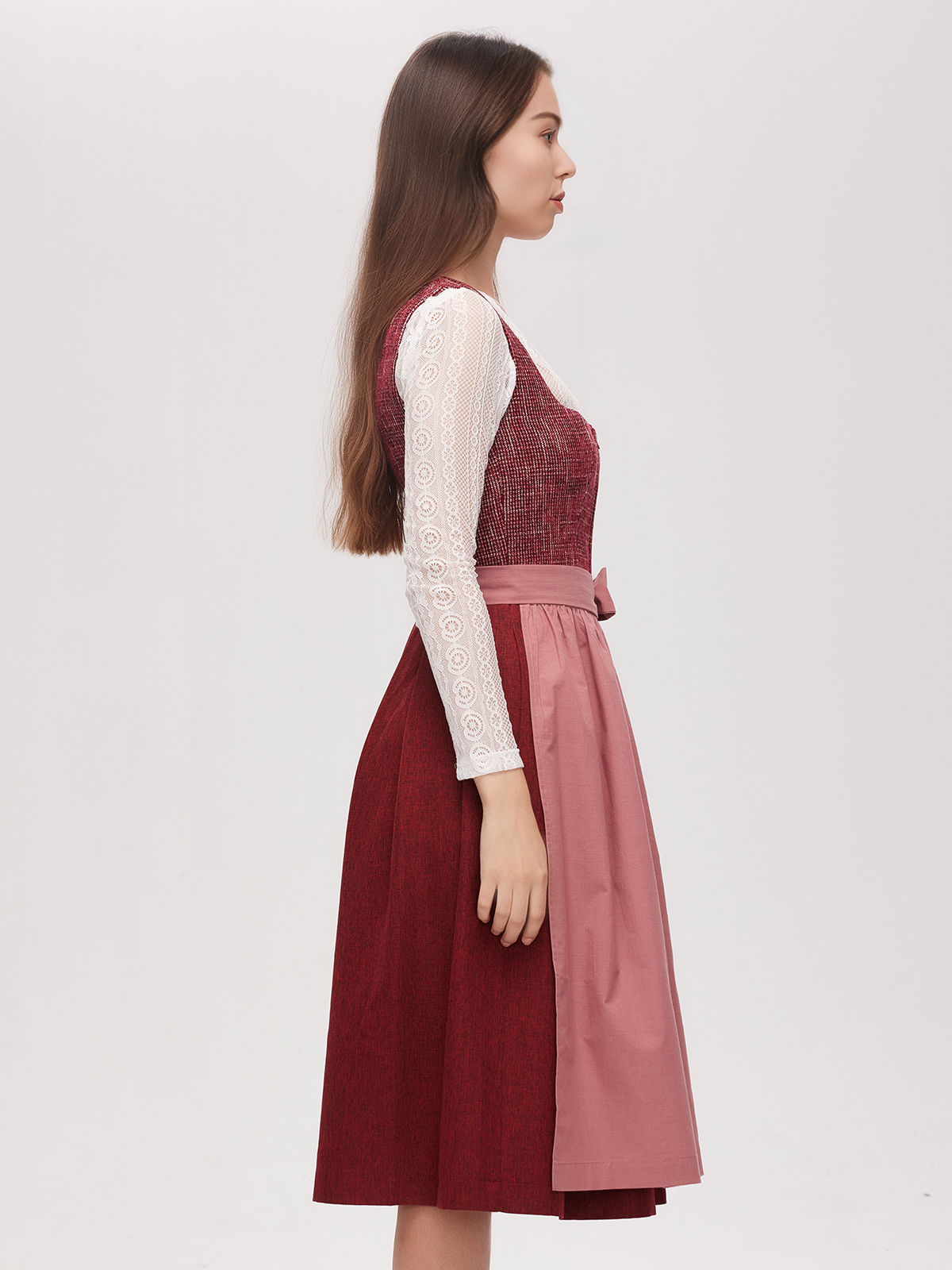 Dirndl in Rot – ein Blickfang auf jedem Volksfest