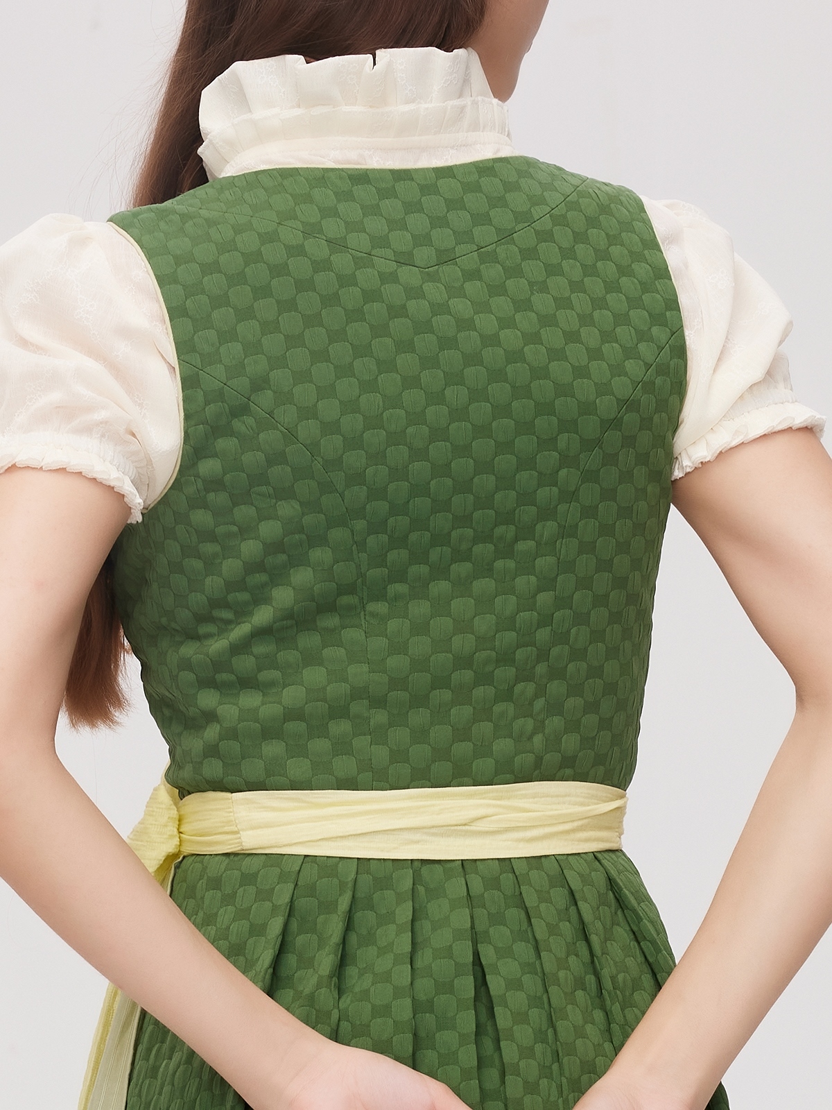 Modernes Dirndl in Grün