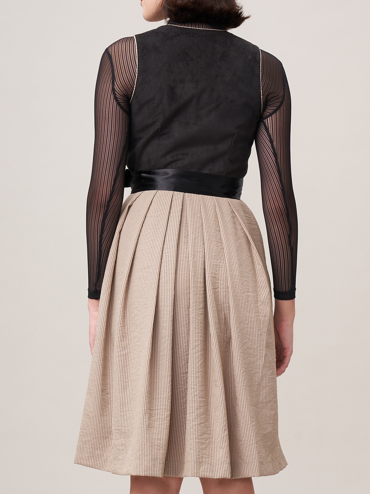 Dirndl in Schwarz – zeitlose Eleganz