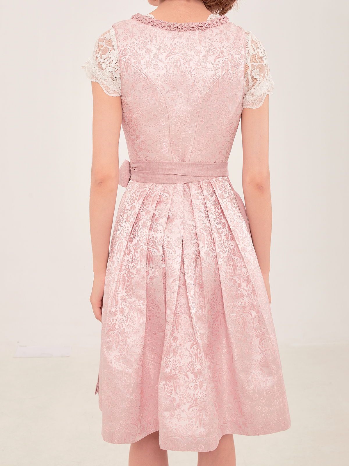 Dirndl in Rosa und Blau