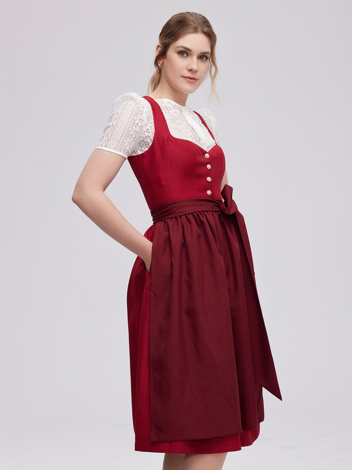 Dirndl in Rot – ein zeitloser Klassiker
