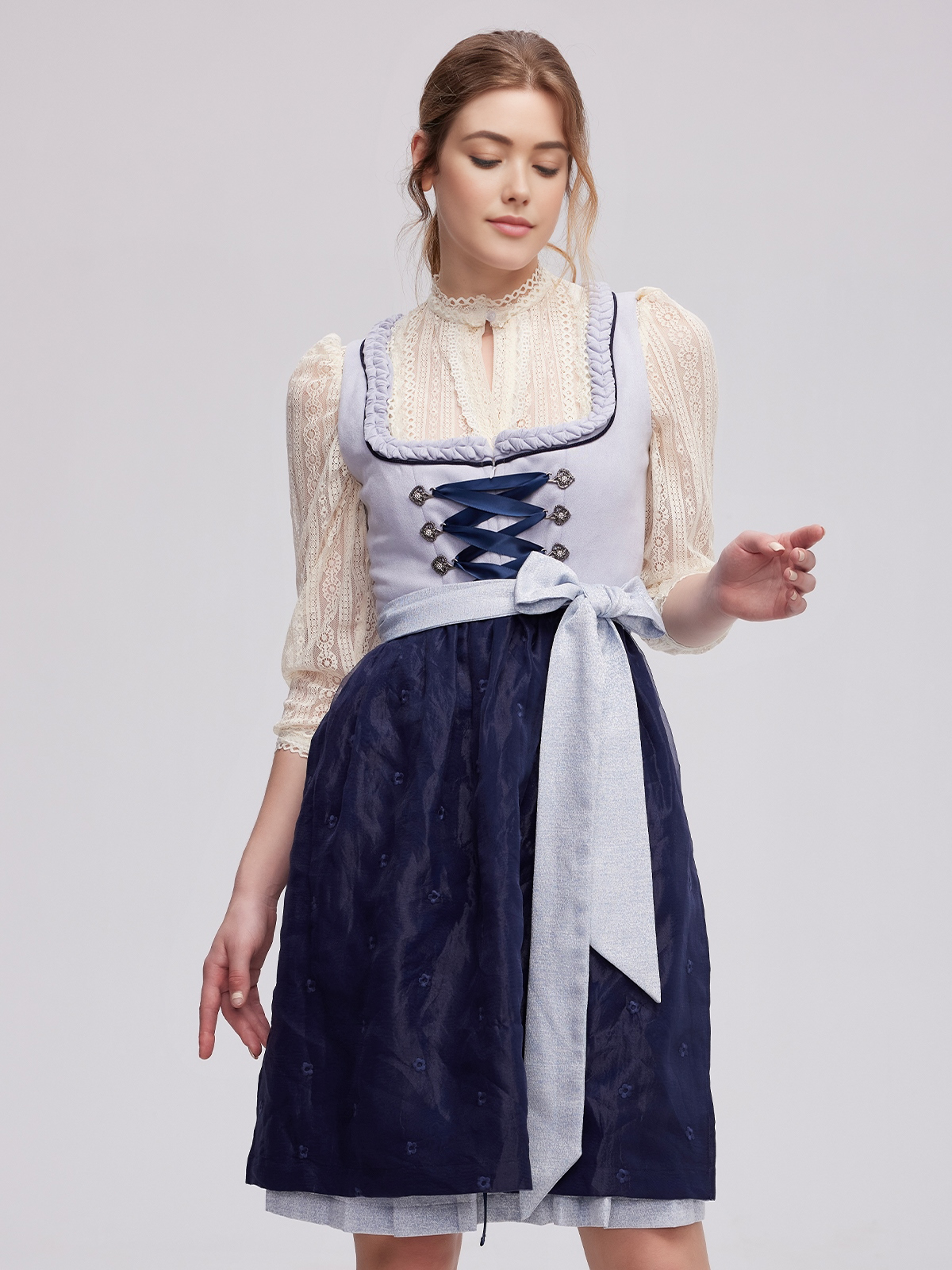 Dirndl in Blau
