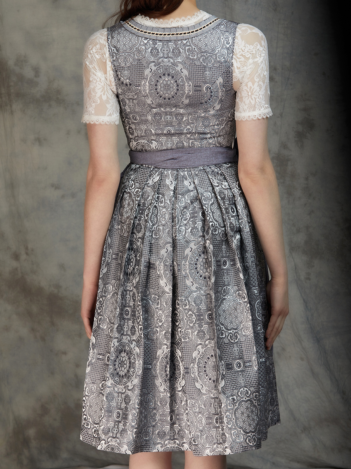 Dirndl Blau Beige – Eleganz und Tradition vereint