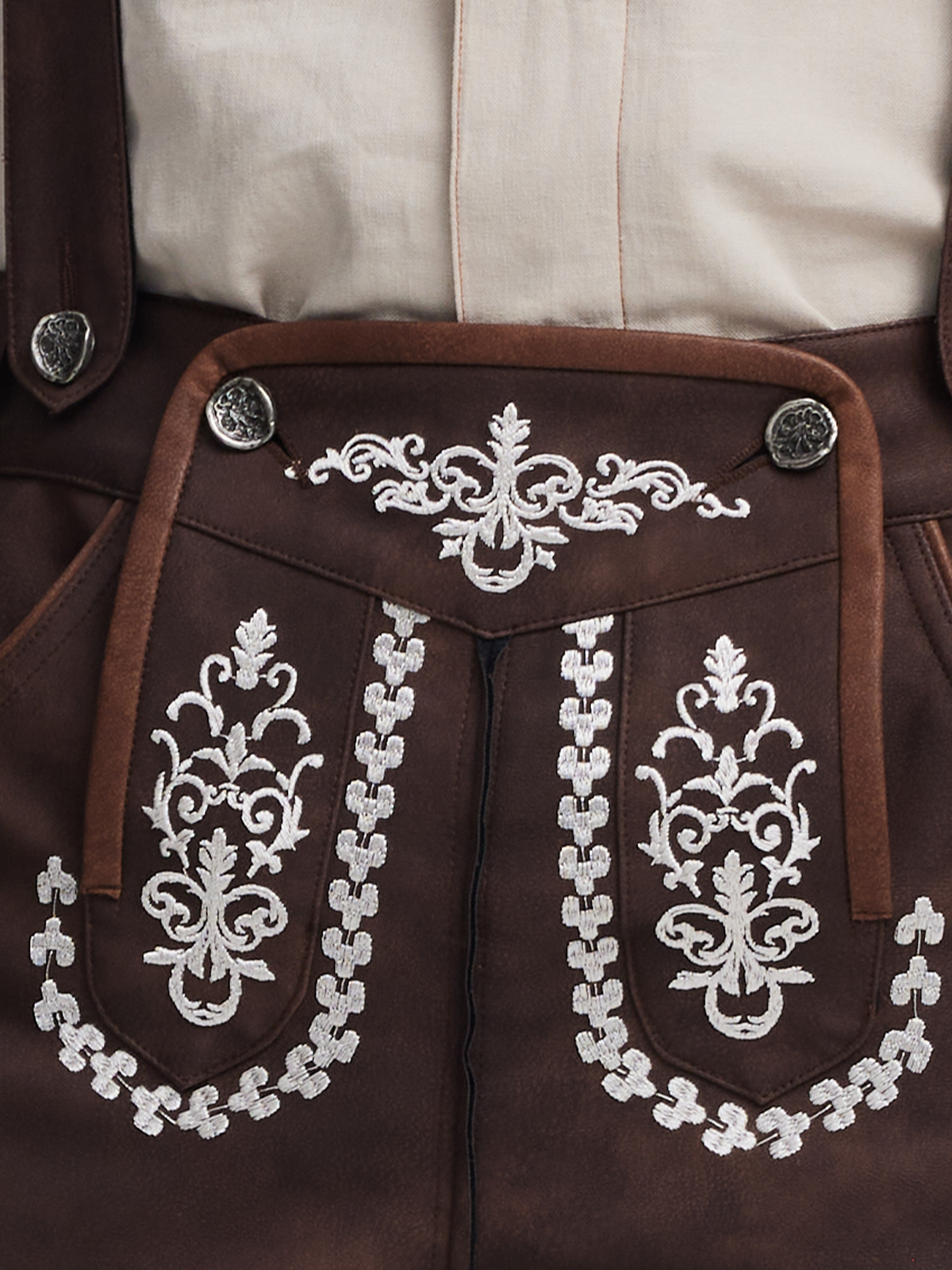 Dirndl in edlem Violett