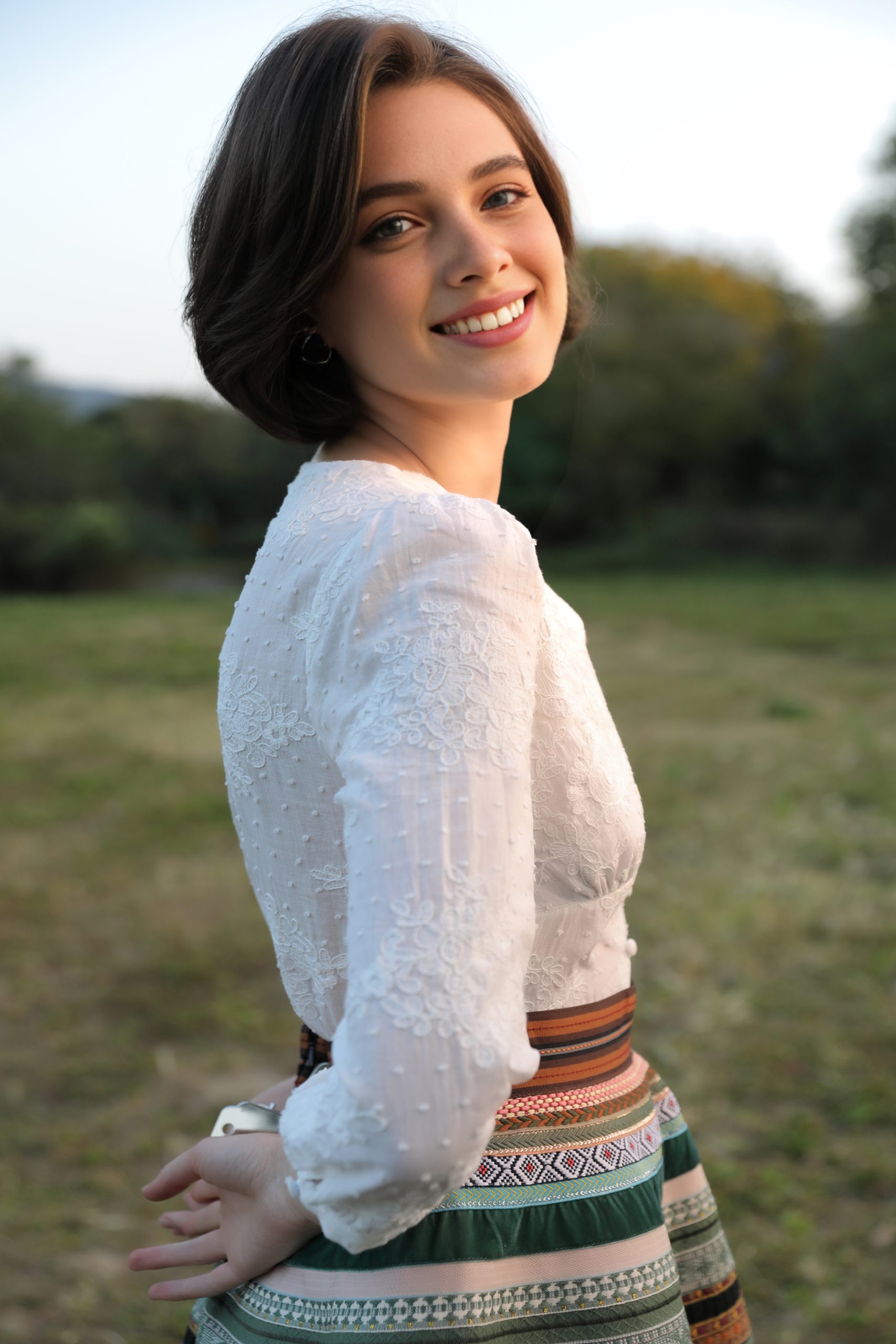 Dirndl Bluse in Weiß mit Spitzenverzierung