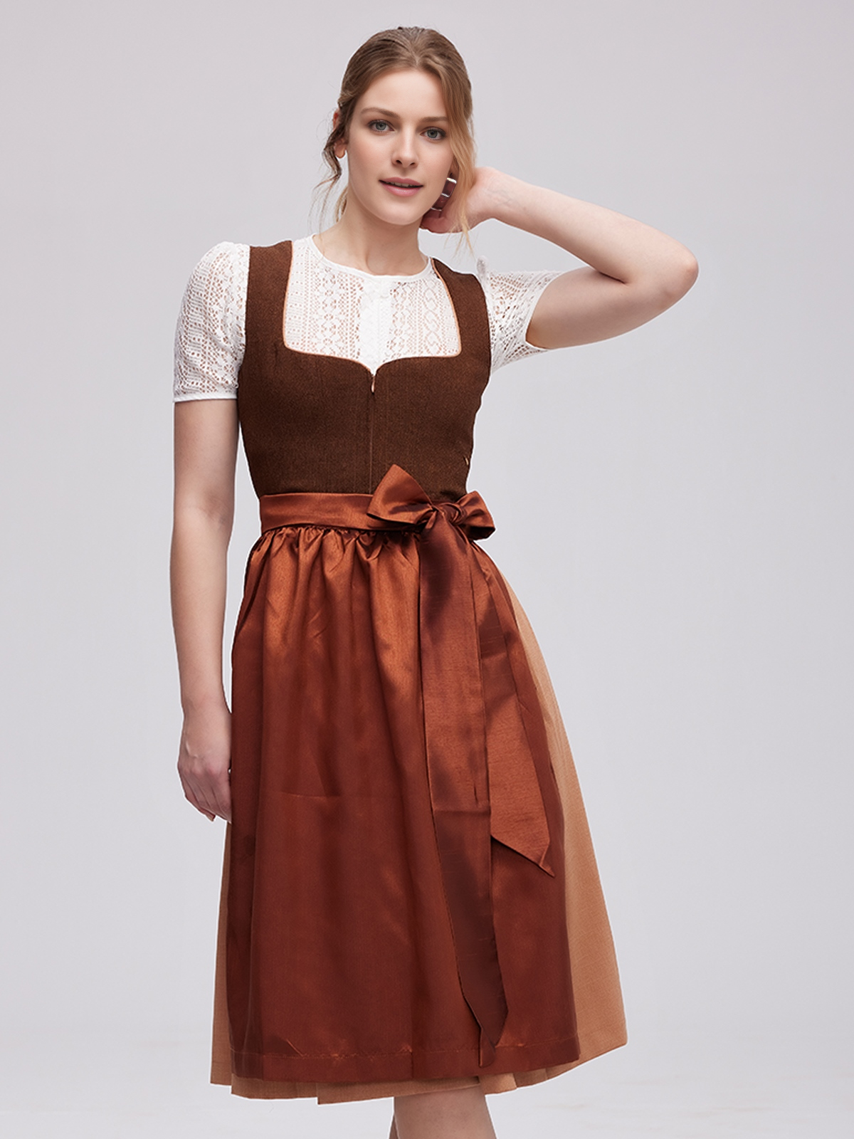 Dirndlbluse langarm weiß in eleganter Ausführung