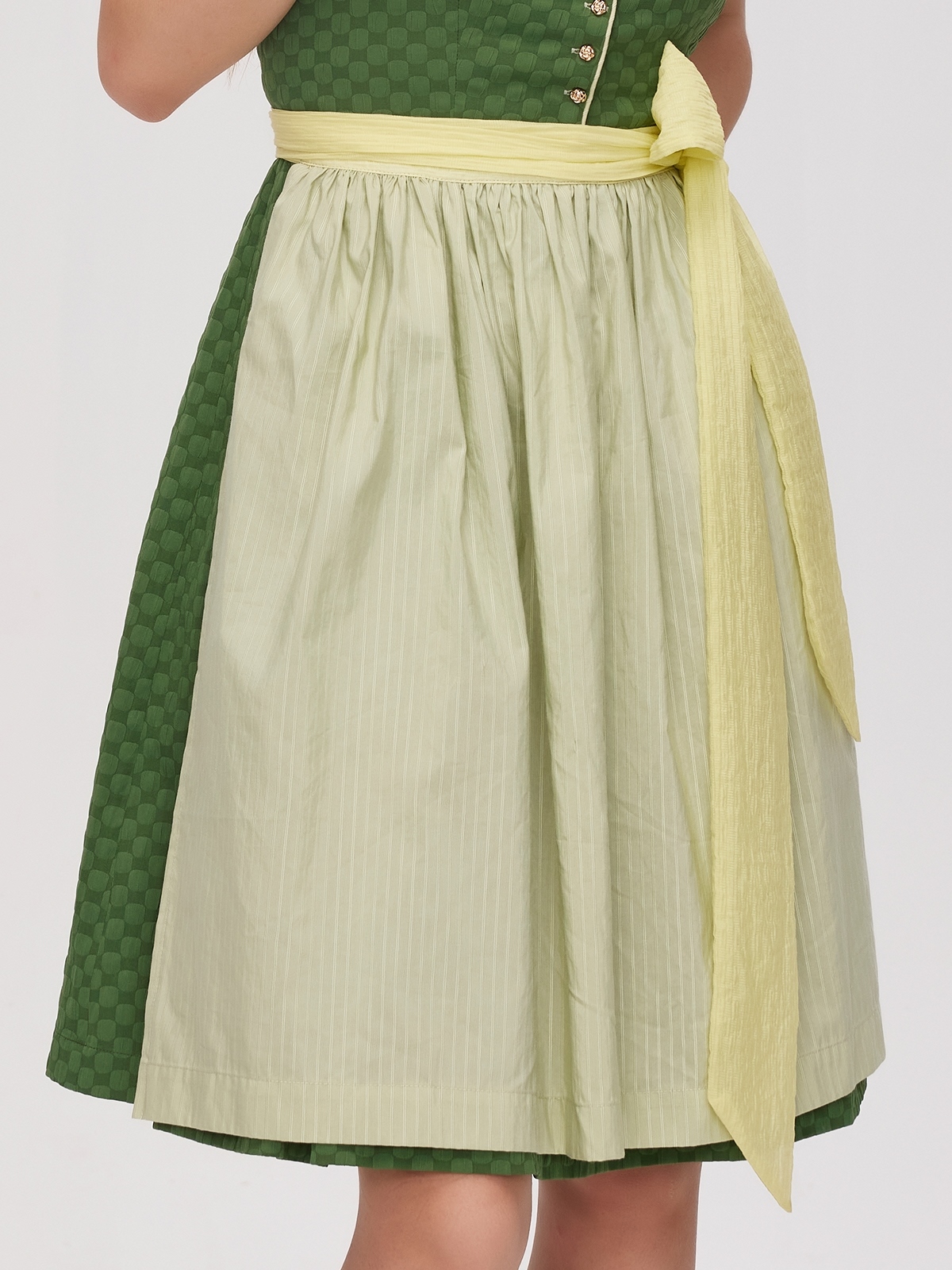 Braunes Dirndl mit grünen Akzenten