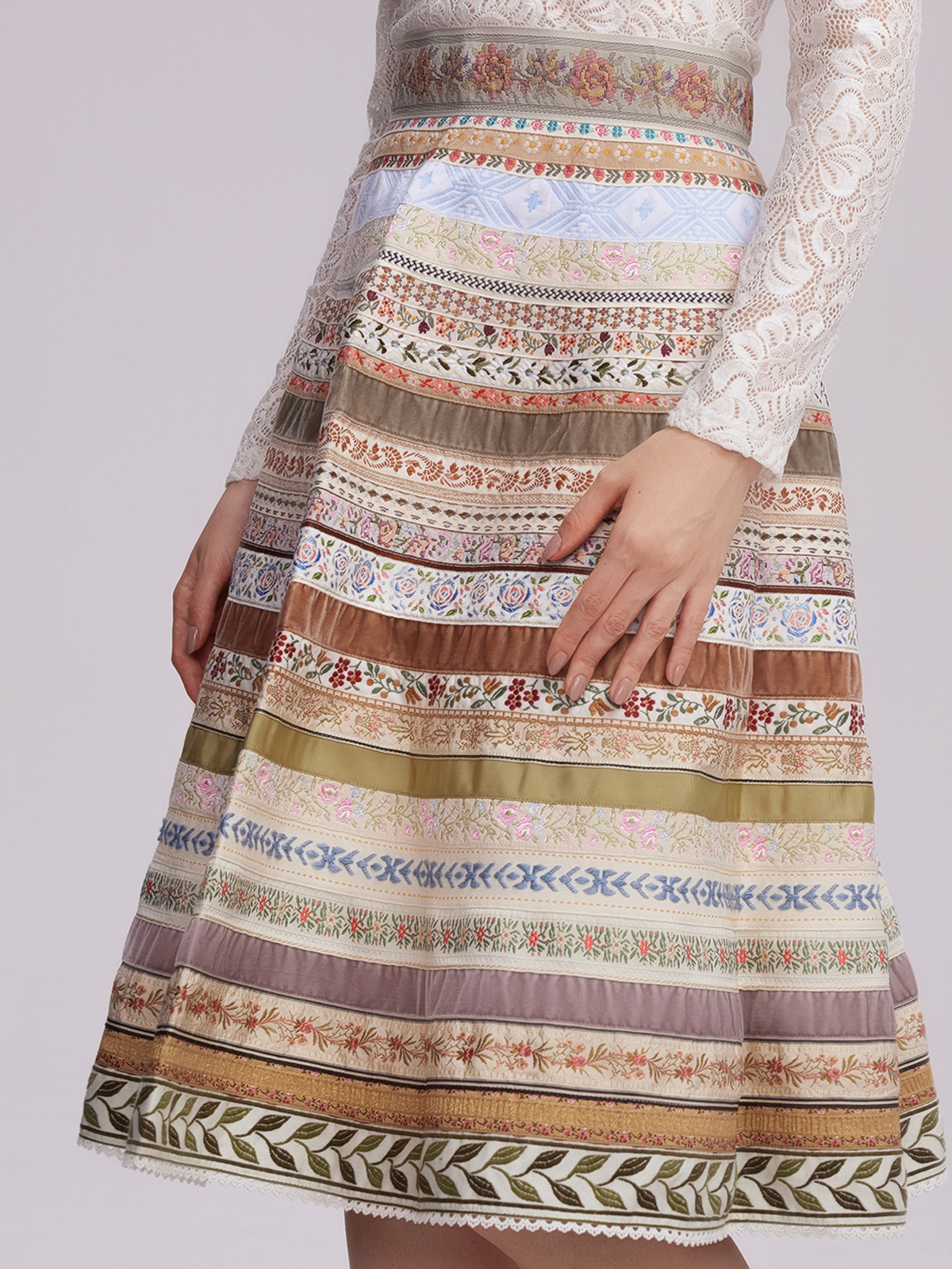 Dirndl Hellblau Samt in Aktion