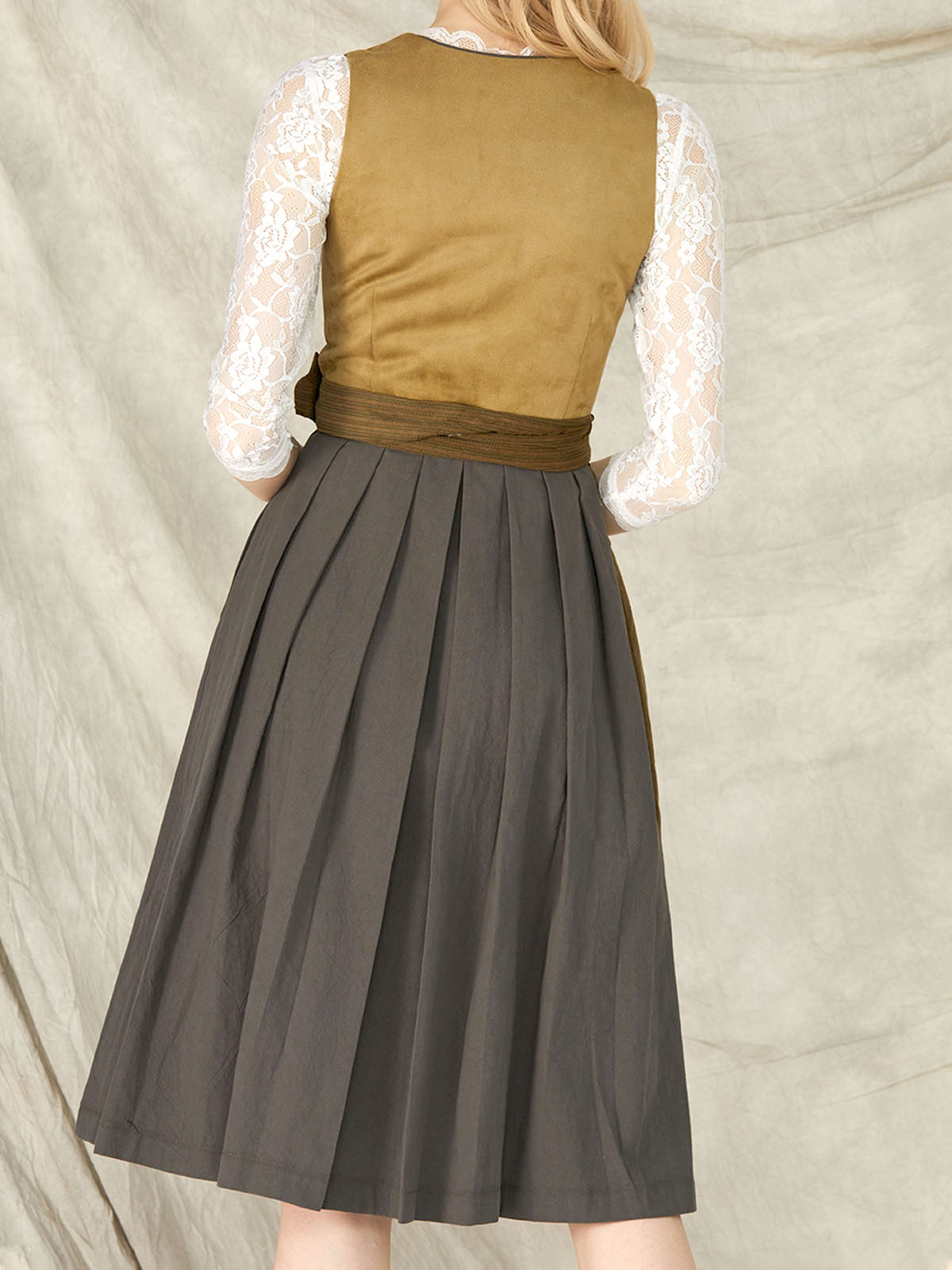 Dirndl in Samt Grün – Eleganz trifft Tradition