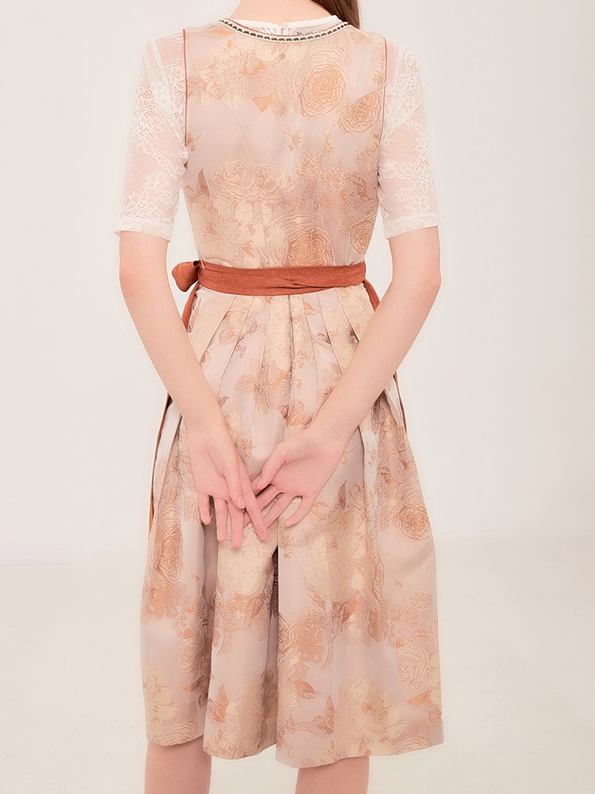 Dirndl in Braun