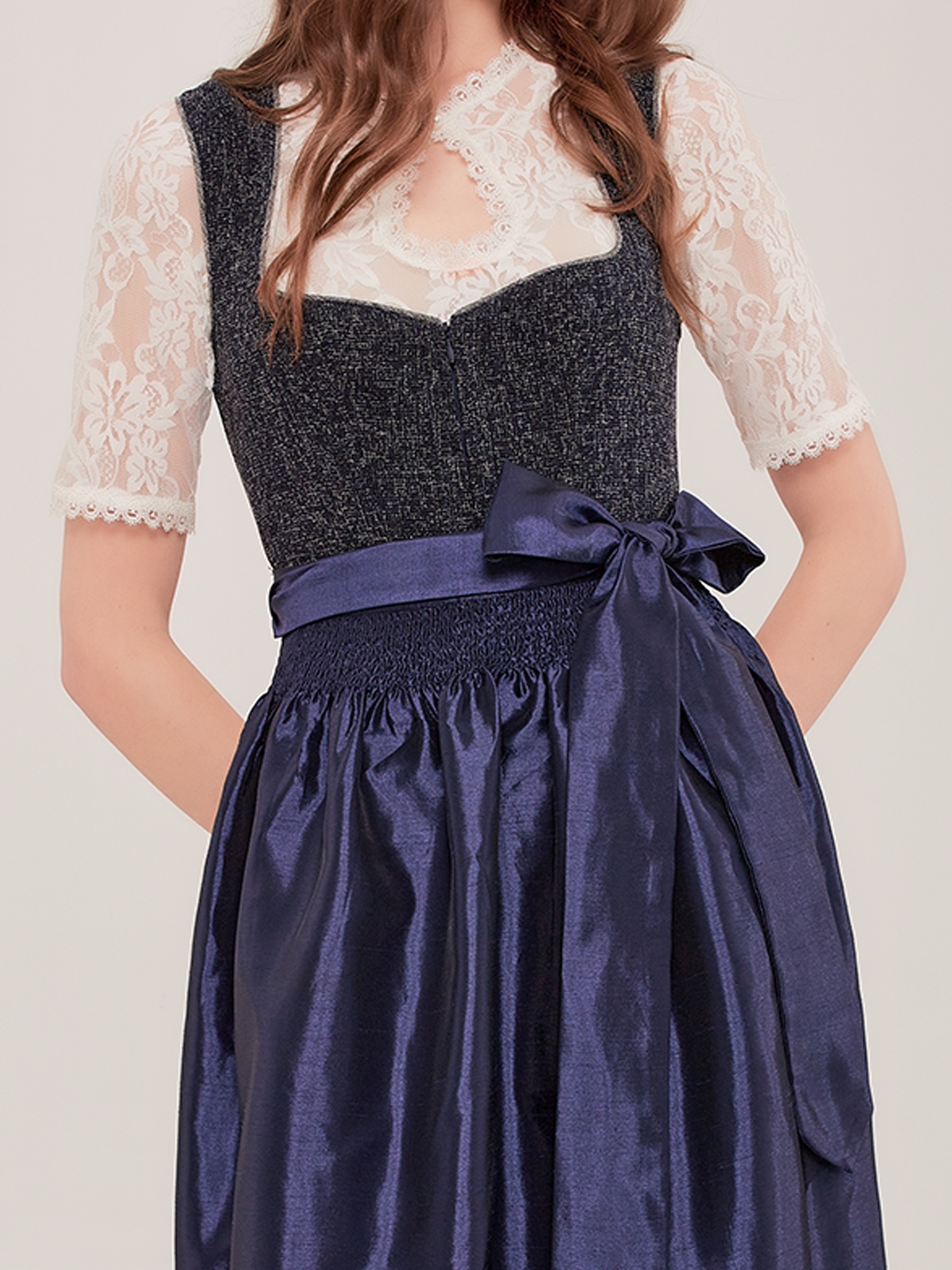 Dirndl mit blauer Bluse