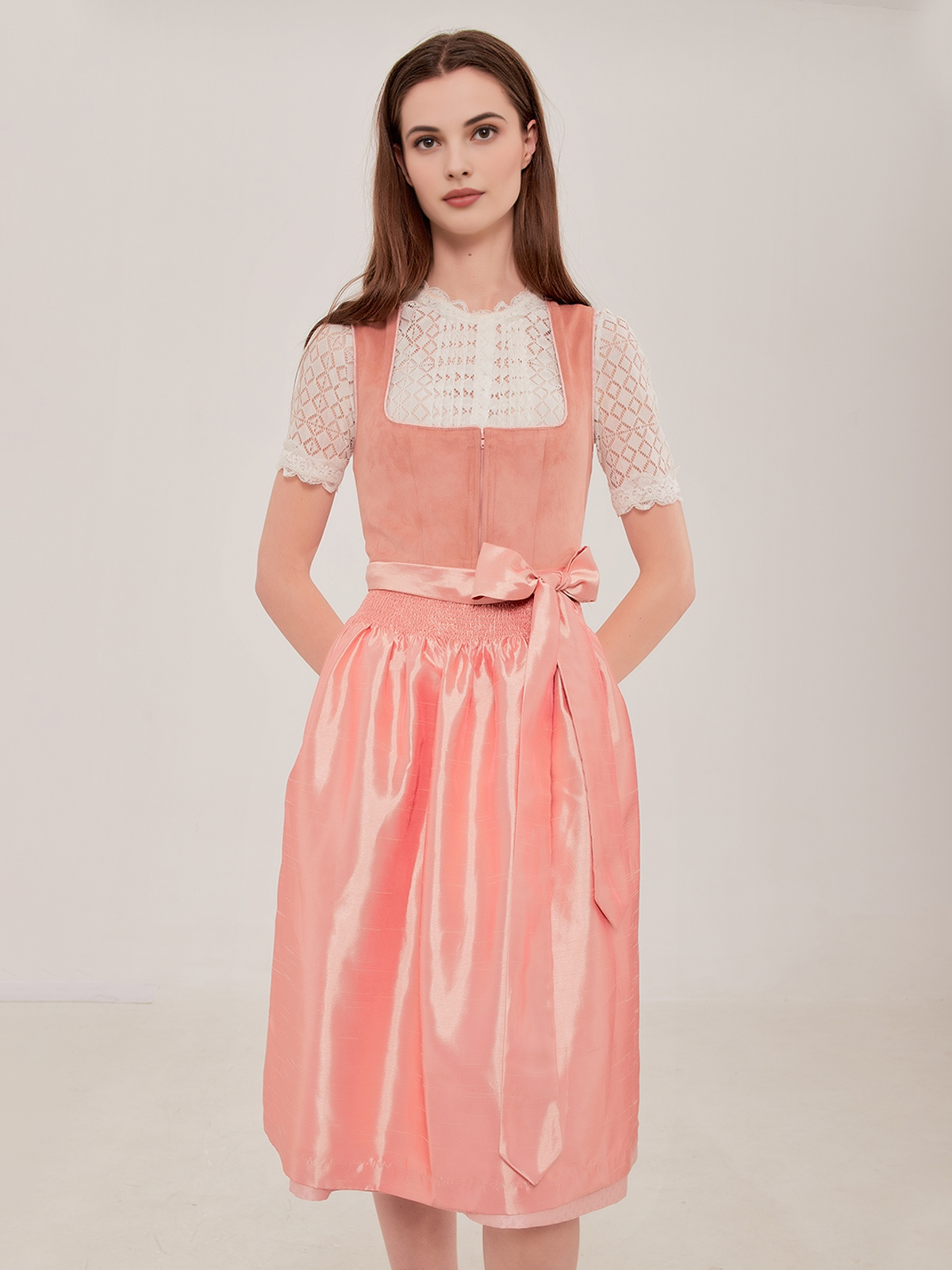 Dirndl Samt Rot in eleganter Ausführung