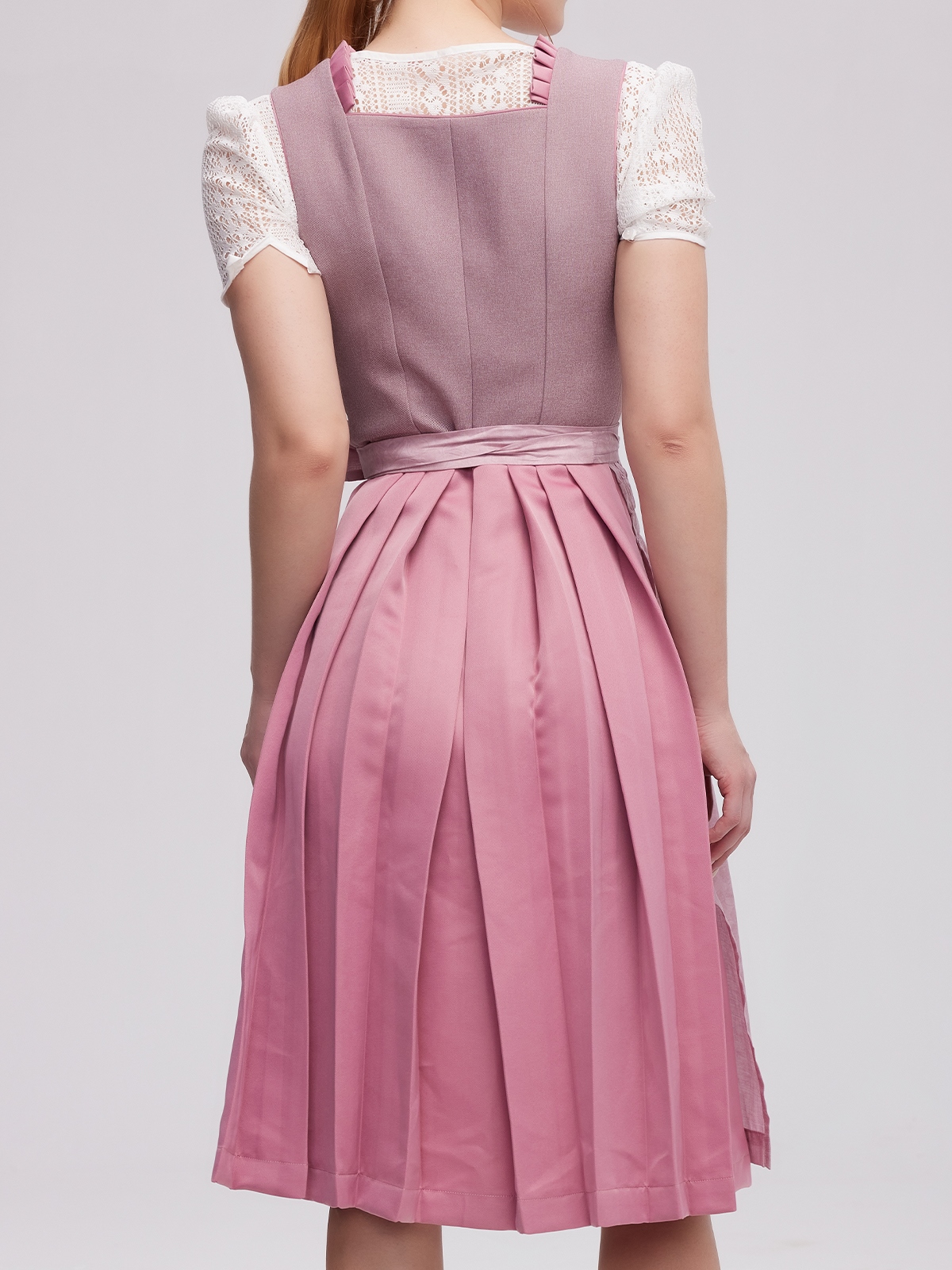 Dirndl in Lila – stilvoll und feminin