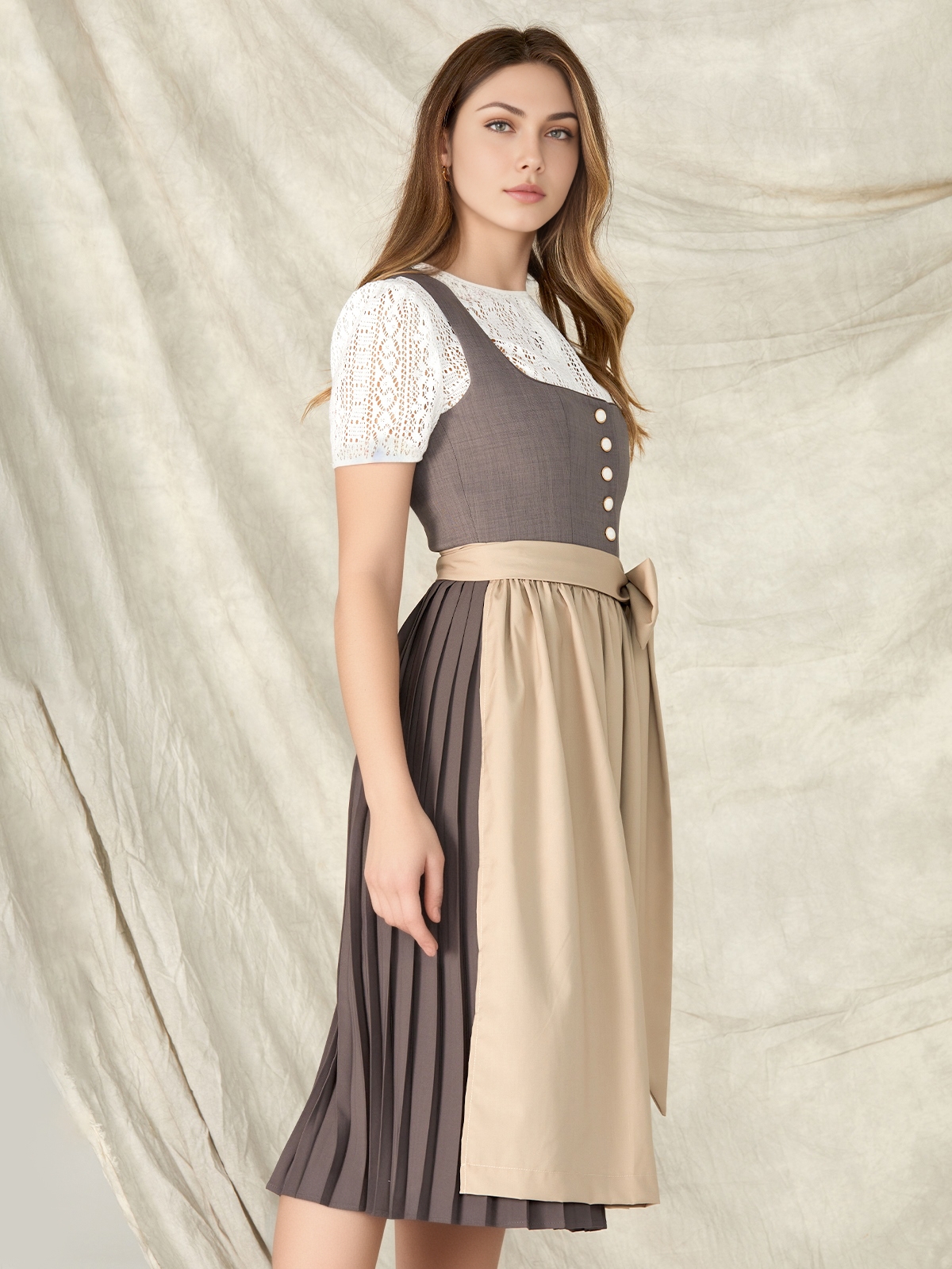 Dirndl in Grau – stilvoll und vielseitig