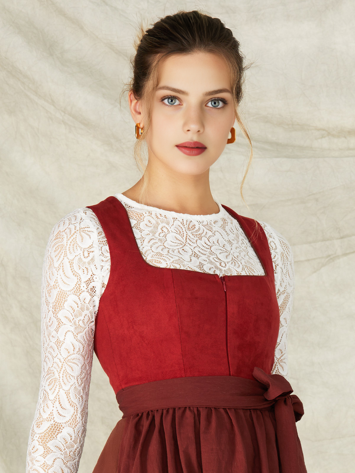 Dirndl aus Samt in Rot