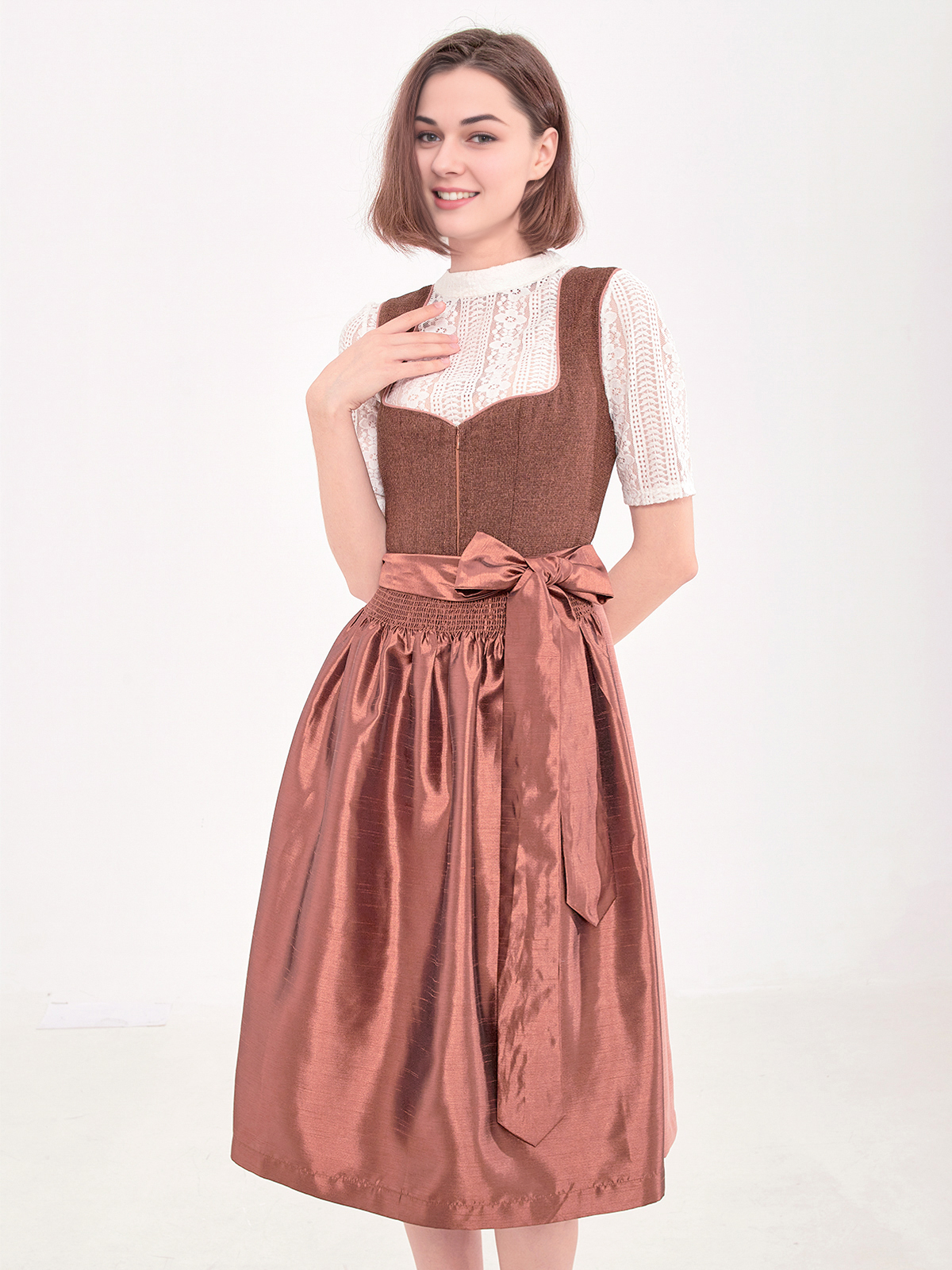 Dirndl mit ansprechendem Ausschnitt