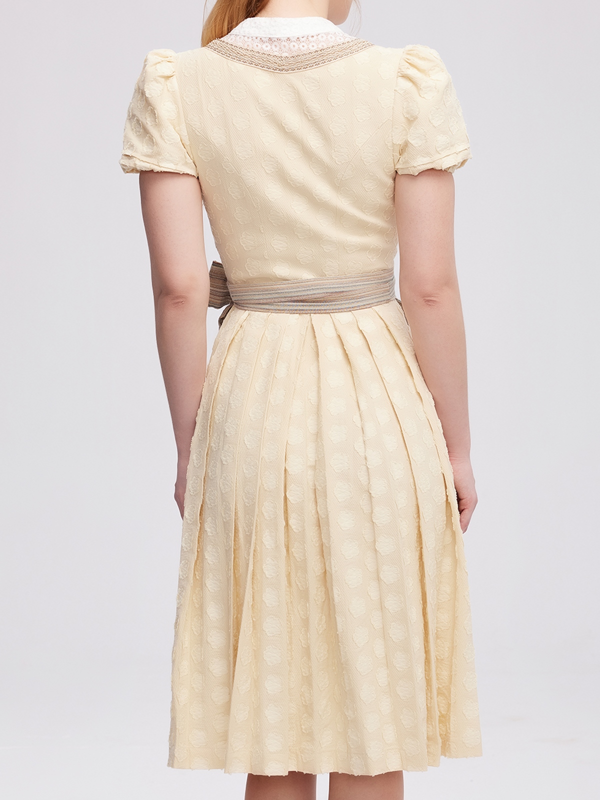Moderner Dirndl-Stil in Gelb