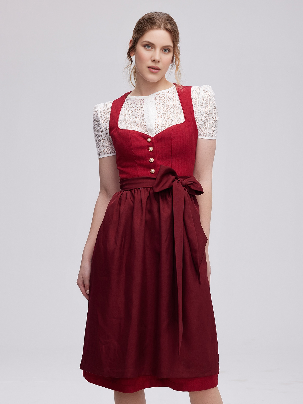 Dirndl in Rot – ein klassischer Look mit modernem Charme