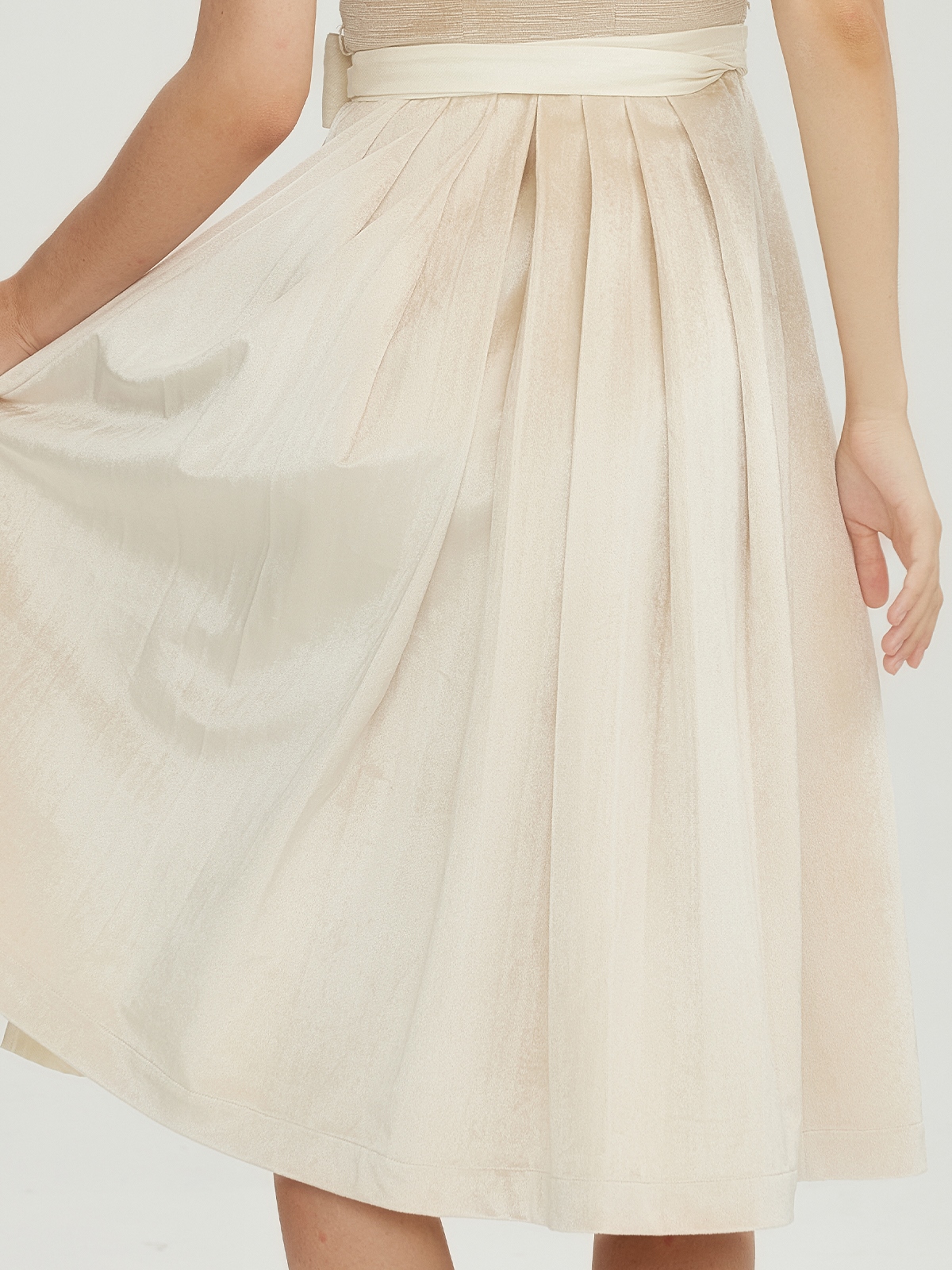 Dirndl Hellgrau in eleganter Ausführung