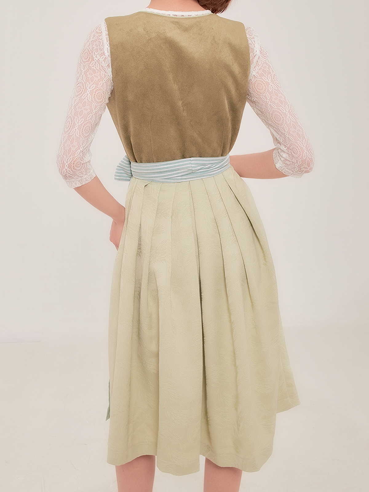 Dirndl 70cm in Grün – Tradition trifft Moderne