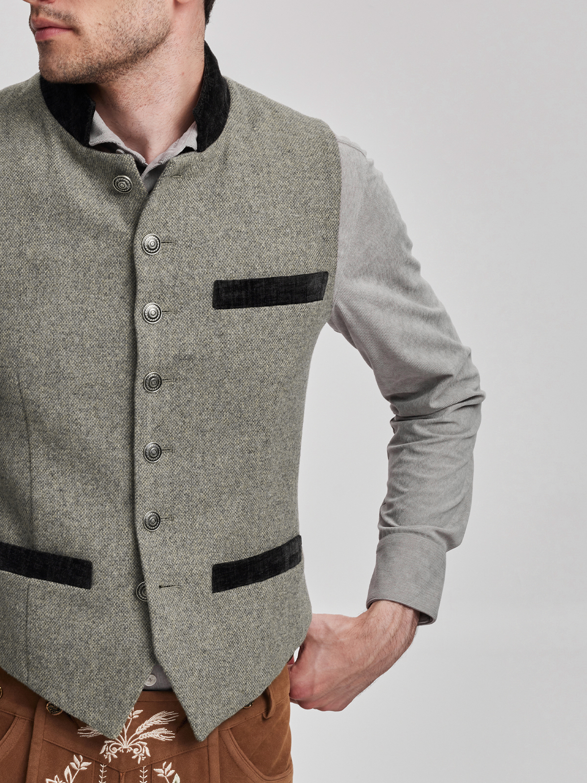 Modernes Dirndl in Grau