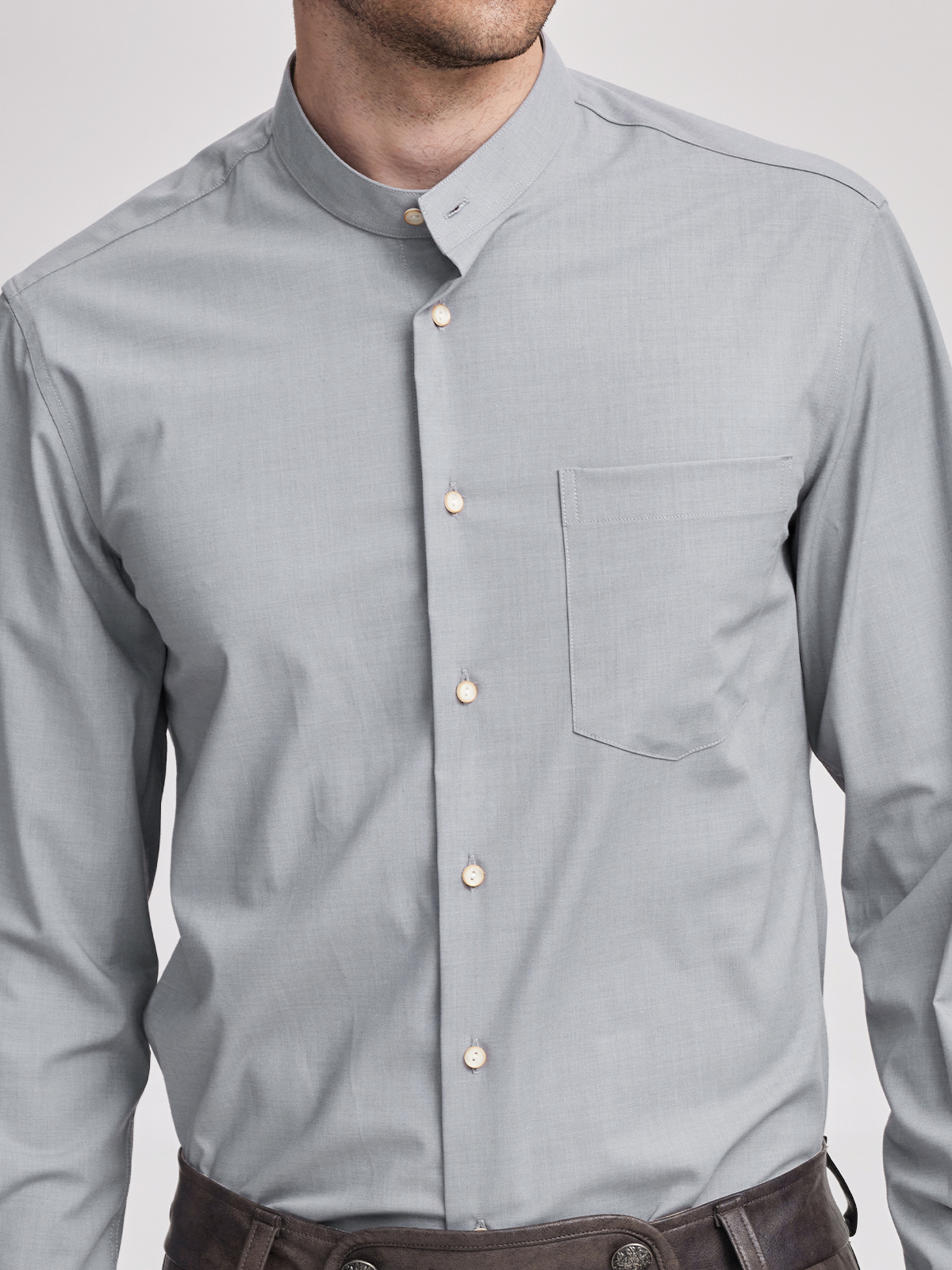 Modernes Dirndl mit Reißverschluss vorne