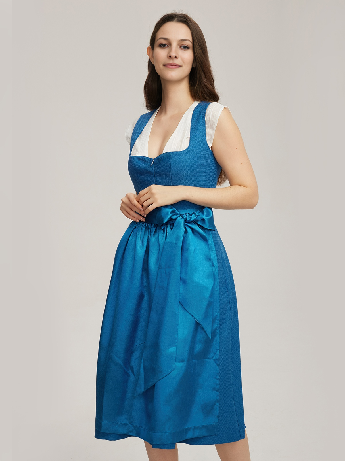 Dirndlbluse in Blau – zeitlos und stilvoll